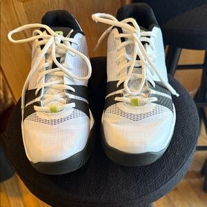 Prime T22.5 Men’s 8.5 White and Black Athletic Shoes